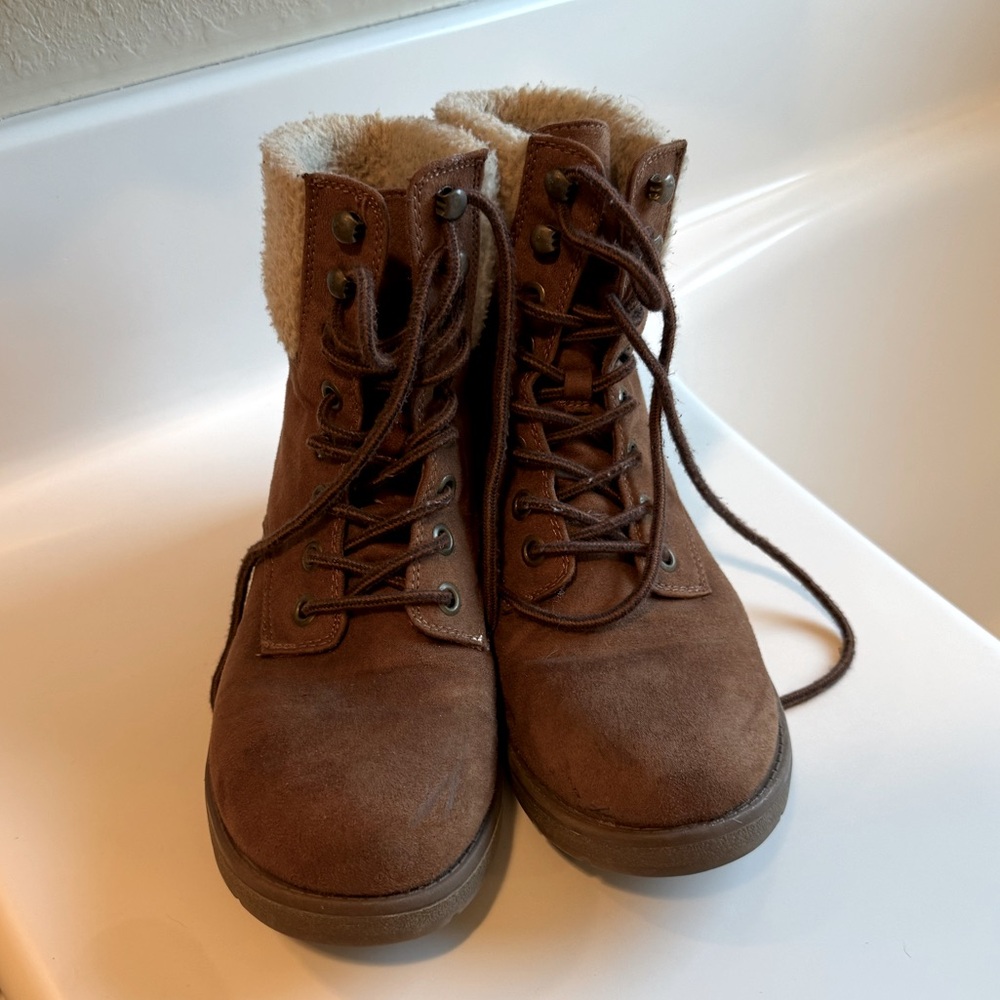 Fuzzy lace up hiking boots
